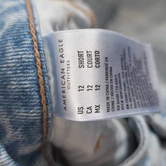 American Eagle Mom Jean Light Denim Wash Women's Size 12 Short - Picture 4 of 5